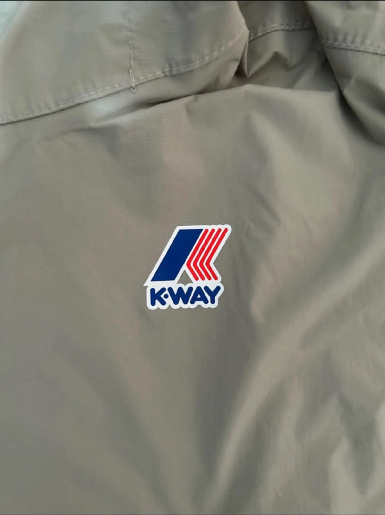 Authentiek K-Way merk, maat M en kleur beige/kaki – photo 2